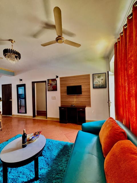 Communal lounge/ TV room, TV and multimedia, Living room, Seating area, Evening entertainment