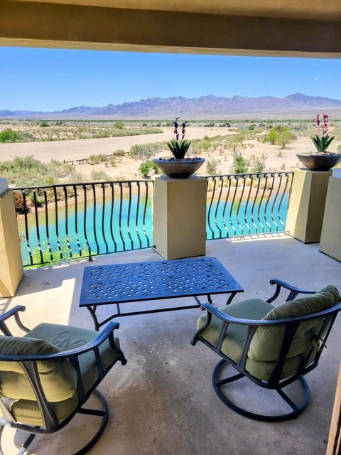 Family-friendly Riverfront mansion pool and spa in a calm cove of the Colorado River Villa in Bullhead City
