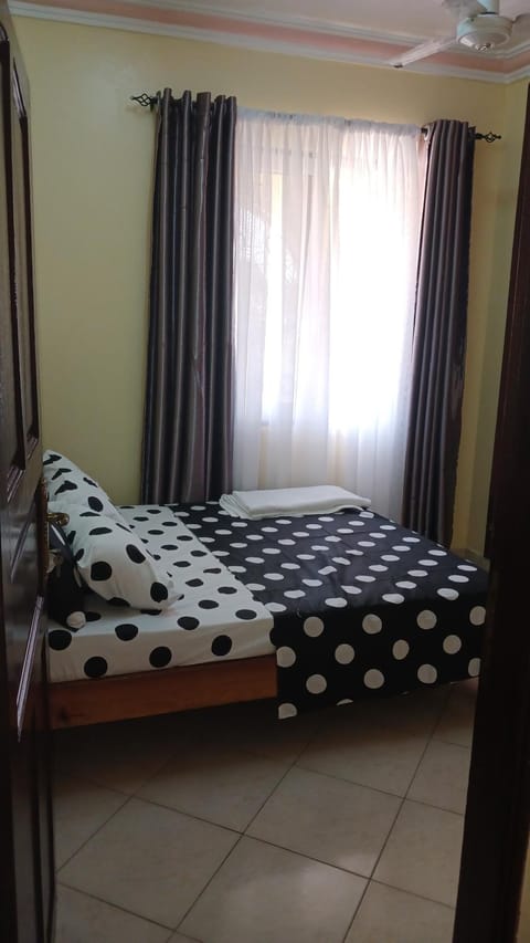 AirBnB one bedroom at Bamburi-Mwembeni Mombasa Casa vacanze in Mombasa