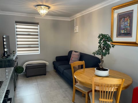 Hill Luxury Cottage Bed and Breakfast in Roodepoort