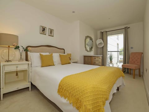 Pass the Keys Stylish comfortable apartment in central Kingston Condo in Kingston upon Thames