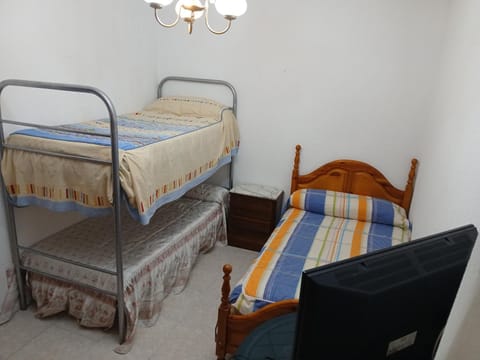 Bed, Photo of the whole room, bunk bed