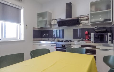 Lovely Apartment In Cavtat With Kitchen Apartamento in Cavtat