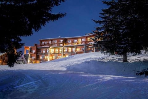 Les Arcs 1800 : Appartement ski in/out avec spa Condo in Landry