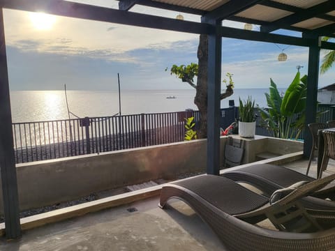 Royal Seascape 1 Beachfront House in Calabarzon