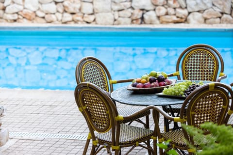 Food and drinks, Dining area, Food, Pool view, Swimming pool, sunbed