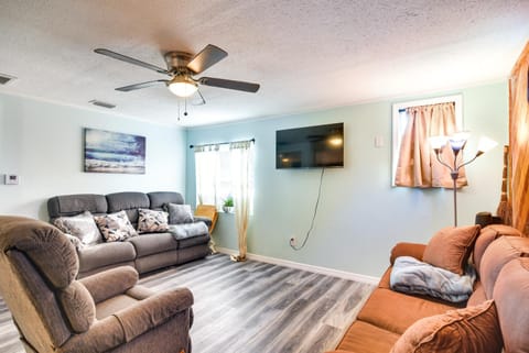 Remodeled Seminole Apt and Yard 3 Mi to Beach! Condominio in Seminole