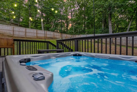 Near Asheville Hot Tub Fire Pit BBQ Sleeps 10 House in Mills River