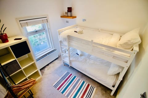 Modern 3 bed w/ garden, nr beach House in Poole