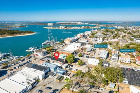 Why Knot Getaway...Rooftop with WaterView! Unit D House in Beaufort