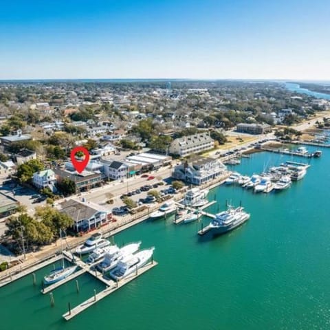 Why Knot Getaway…Rooftop with WaterView! Unit E House in Beaufort