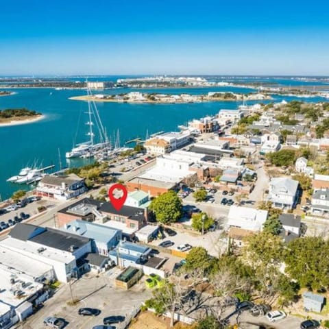 Why Knot Getaway…Rooftop with WaterView! Unit E House in Beaufort