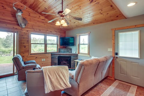 Pet-Friendly Iron River Cabin with Fire Pit! House in Iron River