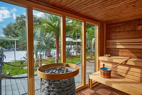 Villa with Outdoor Sauna, Outdoor Bar and Pergola with games Villa in Golden Glades