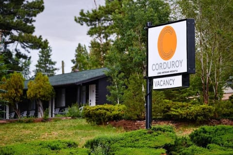 Corduroy Lodge Motel in Pinetop-Lakeside