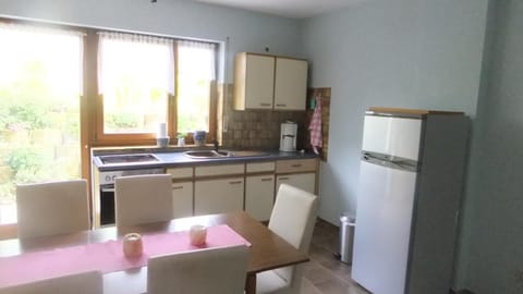 Kitchen or kitchenette, Dining area, pet friendly