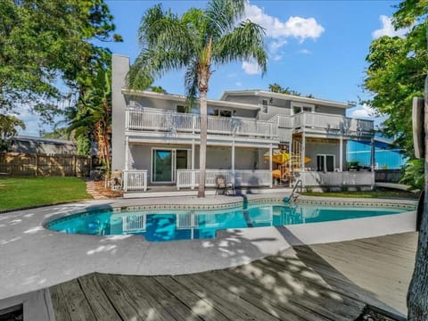 Palm Harbor Waterfront with pool & Game room Casa in Tarpon Springs