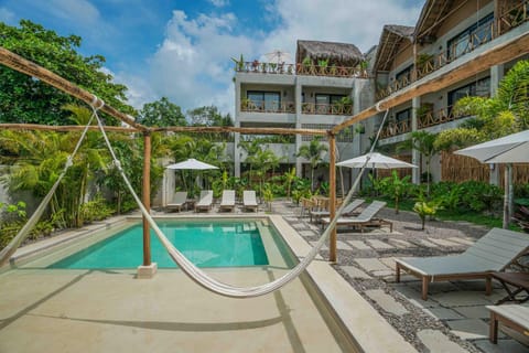 View (from property/room), Garden view, Pool view