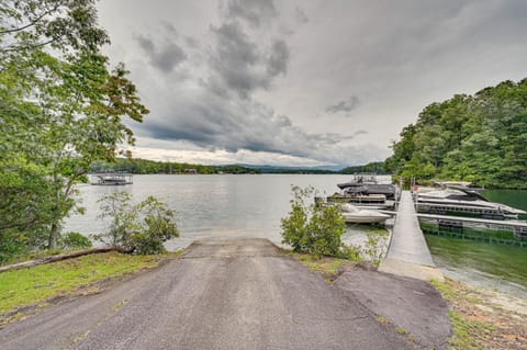 Relaxing Salem House with Boat Slip and Mtn Views! House in Lake Keowee