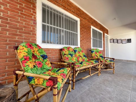 Casa térrea 100 m praia do Arpoador, Piscina privativa, Churrasqueira, 4 quartos Casa in Peruíbe