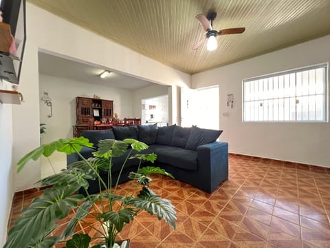 Casa térrea 100 m praia do Arpoador, Piscina privativa, Churrasqueira, 4 quartos Maison in Peruíbe
