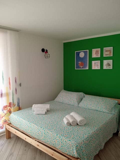 Photo of the whole room, Bedroom, towels, Internal: Not applicable to any particular room