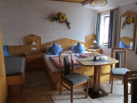 Landhaus Neubauer - Zimmer Übernachtung mit Frühstück in Spittal an der Drau