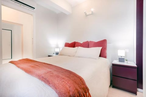 Bed, Photo of the whole room, Bedroom, air conditioner