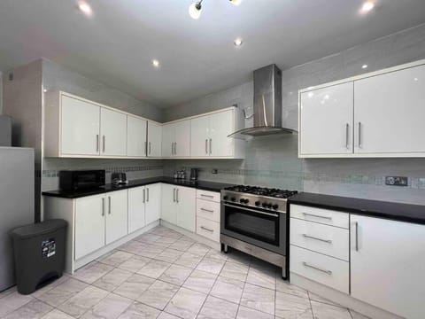 Large House/Contractors/Families Apartment in Metropolitan Borough of Solihull