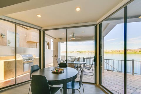 Seating area, Dining area, River view