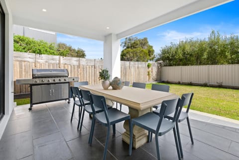 Patio, BBQ facilities, Seating area, Dining area