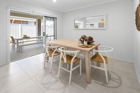 Spoondrift - Pet Friendly - 5 Mins Walk to Beach Maison in South West Rocks