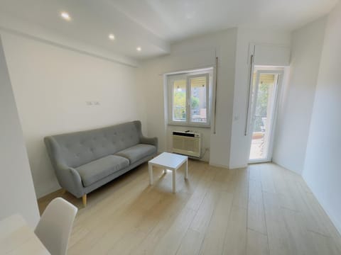 Communal lounge/ TV room, Living room, Seating area