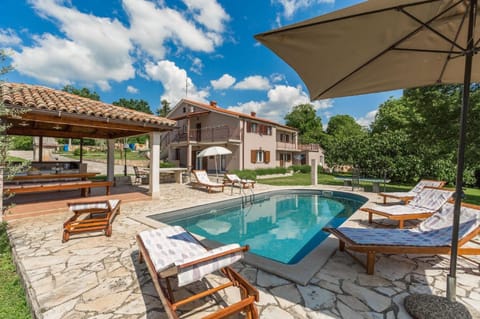 Villa Morena mit Pool, Garten, umgeben von Natur House in Istria County