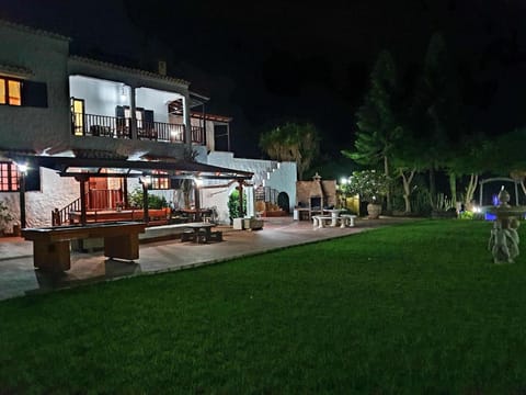 Villa im Kolonialstil mit Pool auf einer weitläufigen Finca mit herrlichem Ausblick Casa in Comarca Norte