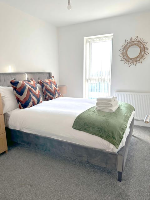 Home Crowd Luxury Apartments - White Rose Apartments Condo in Doncaster