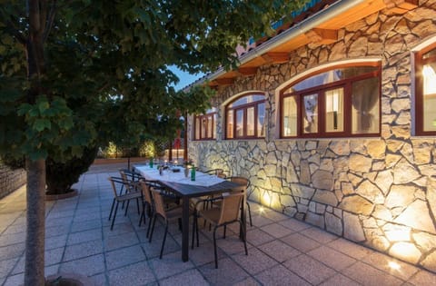 Ferienhaus mit Privatpool für 24 Personen ca 550 qm in Vinkuran, Istrien Istrische Riviera House in Pula