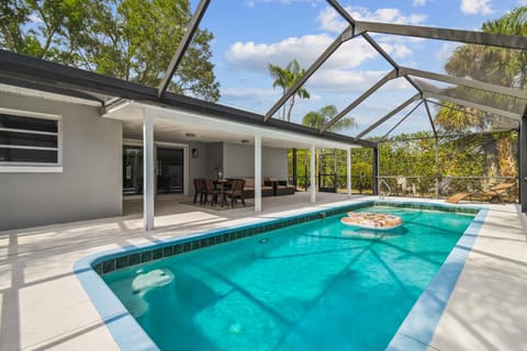 Heated Pool! Paradise in Midtown Tampa 3B2B House in Tampa