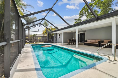 Heated Pool! Paradise in Midtown Tampa 3B2B House in Tampa