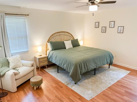 Cozy Oasis 15min to DT & Tybee, Home Away from Home - The Nest House in Savannah