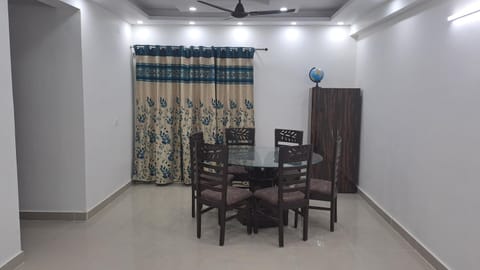 Gokul 3BHK Service Apartment Bharat City Ghaziabad near Hindon Airport Copropriété in Delhi