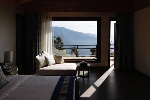 An extravagant Pushp villa overlooking the Ganges Villa in Uttarakhand