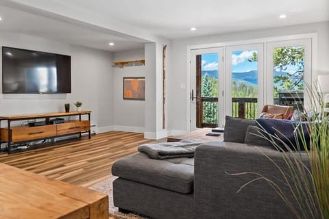 4BR Mt Baldy Townhome On Bus Route Haus in Breckenridge