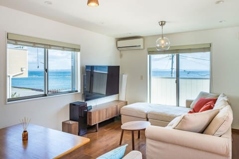 Oceanfront Villa Hale Kahakai - Vacation STAY 52109v House in Yokosuka