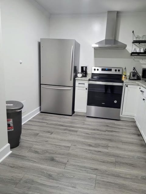 Renovated 2 Bed Walltown Home Walk To Duke! A Haus in Durham