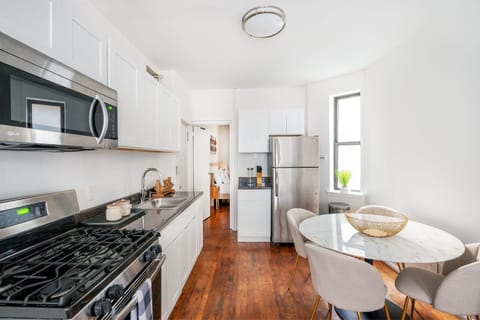 1288-3RN New Renovated 1 Bedroom in UES Condo in Roosevelt Island