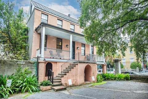 Revitalized Historical Southern Residence Apartment in Charleston