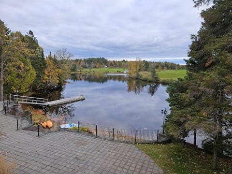Waterfront, dream stay at Belle Vue Cottage Chalet in Seguin