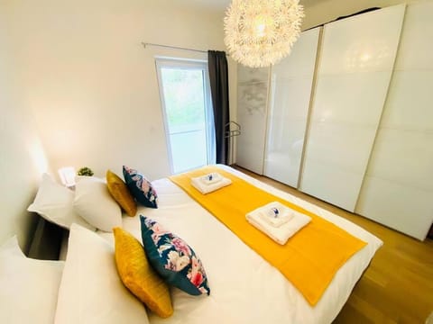 3 bedrooms in Center with Terraces & Parking-ROL1 Condo in Strassen