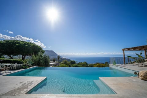 Villa Michaela con piscina privata e vista mare Villa in Capo Vaticano